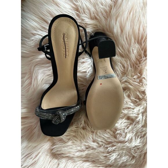 Peaky Platform Sandal in Transparente & Black
Schutz Size 7.5 - Picture 7 of 7